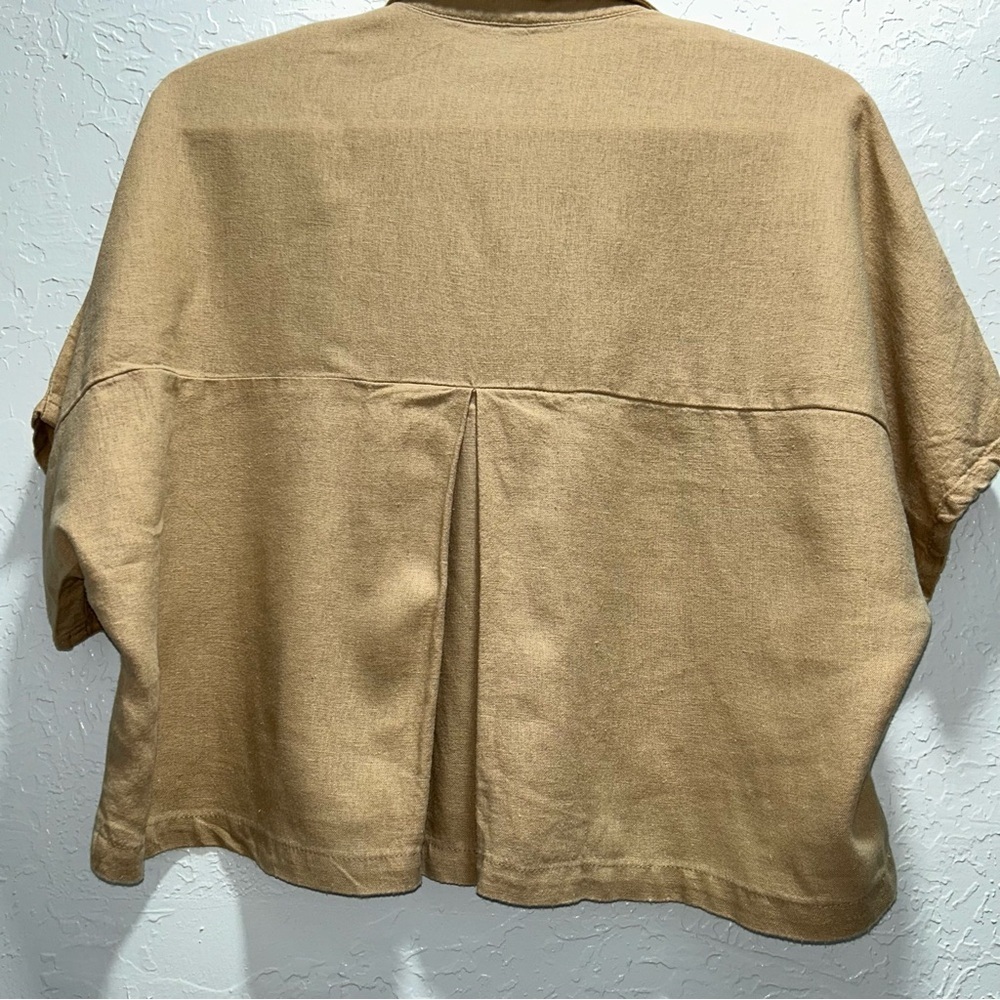 Kendall & Kylie Tan Cropped Button-Up Shirt - Picture 7 of 7